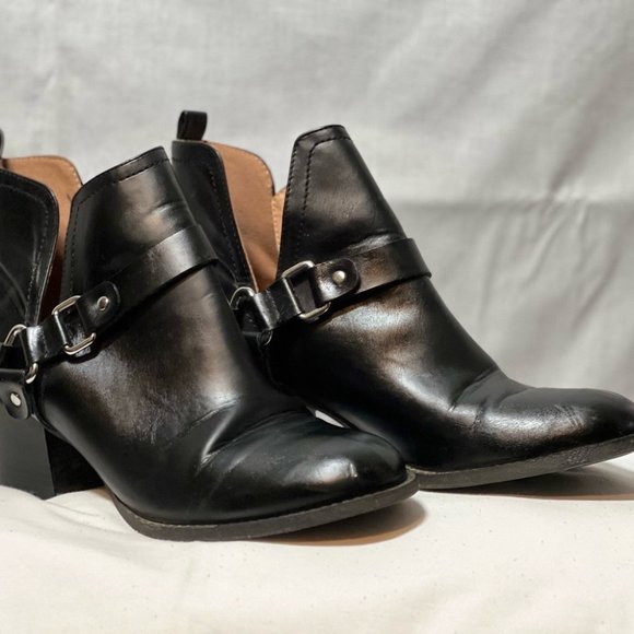 Steve Madden Women's Black Booties size 10 - Picture 2 of 2